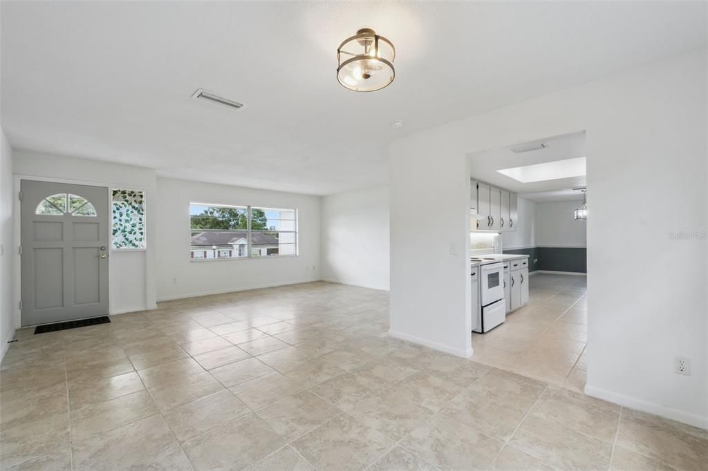 For Sale: $250,000 (2 beds, 2 baths, 1312 Square Feet)