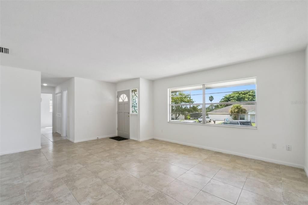 For Sale: $250,000 (2 beds, 2 baths, 1312 Square Feet)