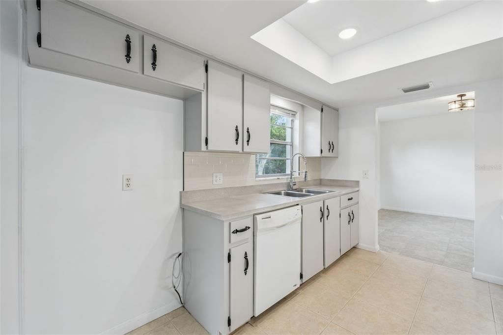 For Sale: $250,000 (2 beds, 2 baths, 1312 Square Feet)