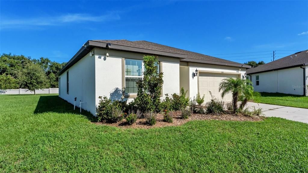 For Sale: $335,000 (3 beds, 2 baths, 1659 Square Feet)