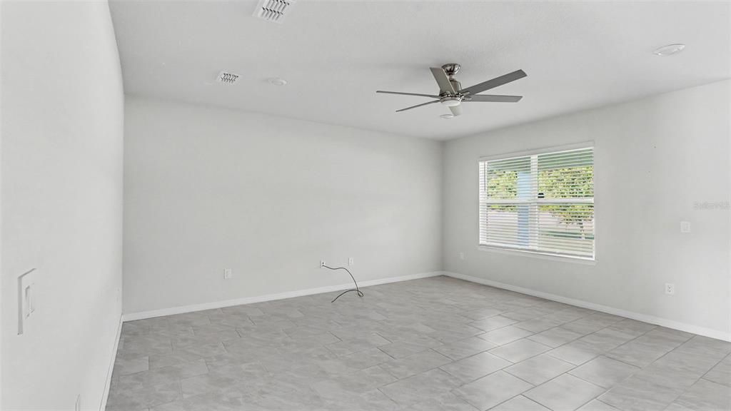 For Sale: $335,000 (3 beds, 2 baths, 1659 Square Feet)
