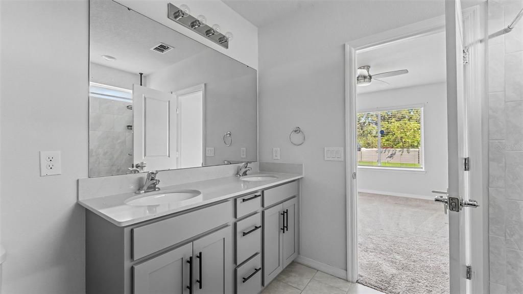 For Sale: $335,000 (3 beds, 2 baths, 1659 Square Feet)