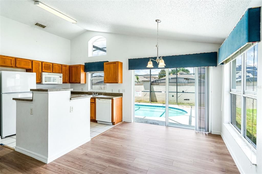 For Rent: $2,100 (3 beds, 2 baths, 1130 Square Feet)