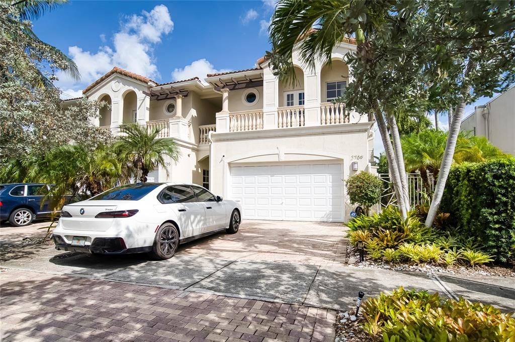 For Sale: $1,800,000 (3 beds, 3 baths, 2856 Square Feet)