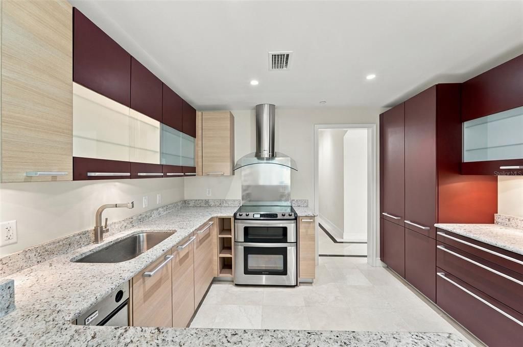 For Sale: $625,000 (3 beds, 3 baths, 2512 Square Feet)