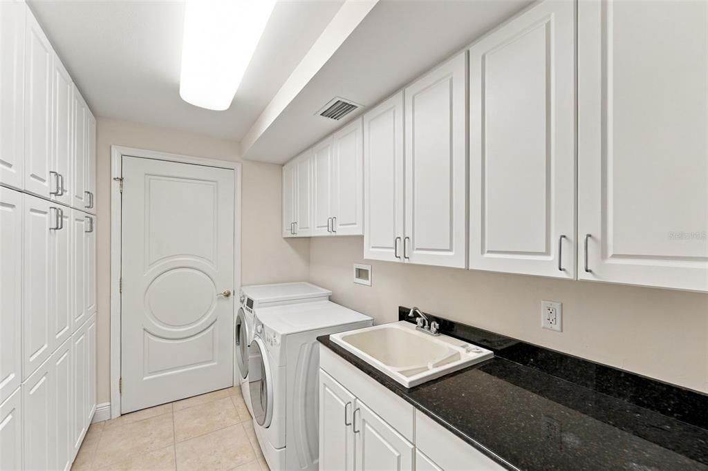 For Sale: $625,000 (3 beds, 3 baths, 2512 Square Feet)