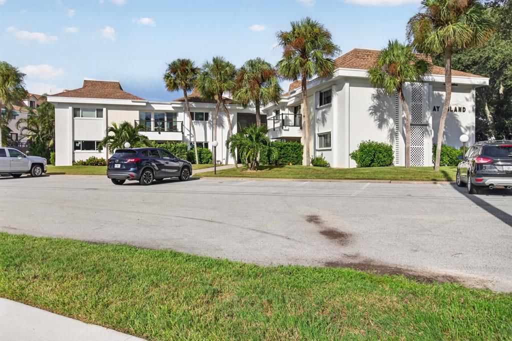 For Sale: $525,000 (2 beds, 2 baths, 1325 Square Feet)
