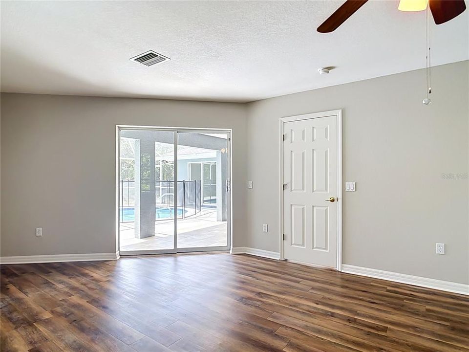 For Sale: $425,000 (3 beds, 2 baths, 2556 Square Feet)