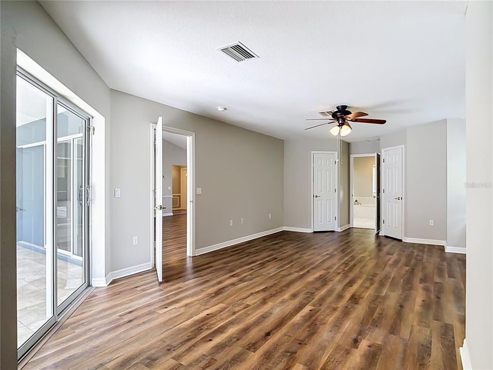 For Sale: $425,000 (3 beds, 2 baths, 2556 Square Feet)