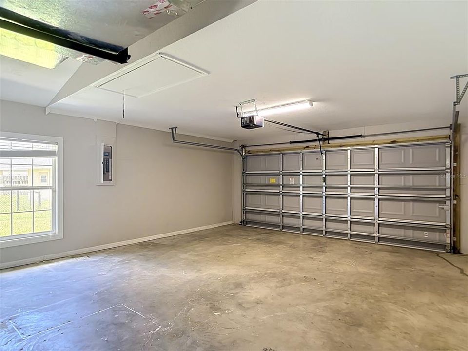 For Sale: $425,000 (3 beds, 2 baths, 2556 Square Feet)