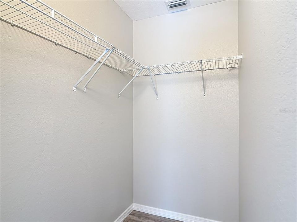 For Sale: $425,000 (3 beds, 2 baths, 2556 Square Feet)