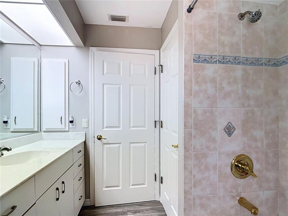 For Sale: $425,000 (3 beds, 2 baths, 2556 Square Feet)