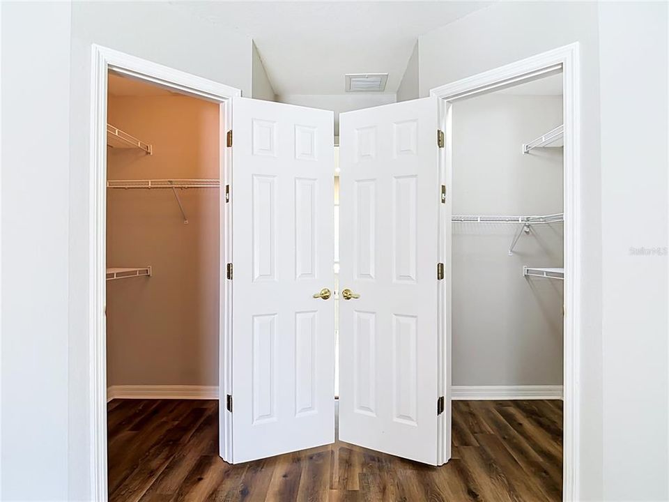 For Sale: $425,000 (3 beds, 2 baths, 2556 Square Feet)
