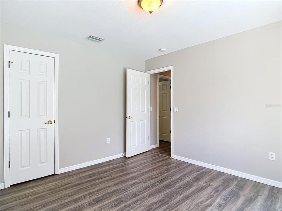 For Sale: $425,000 (3 beds, 2 baths, 2556 Square Feet)