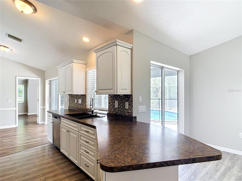 For Sale: $425,000 (3 beds, 2 baths, 2556 Square Feet)