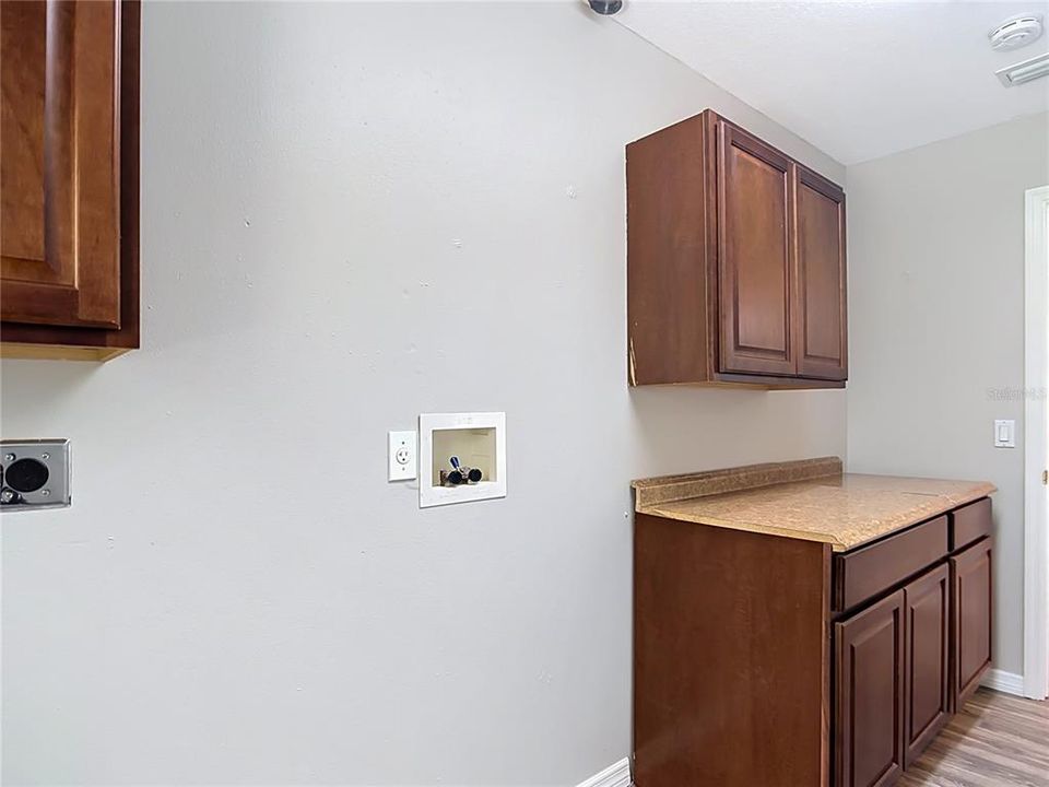 For Sale: $425,000 (3 beds, 2 baths, 2556 Square Feet)
