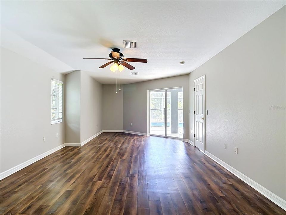 For Sale: $425,000 (3 beds, 2 baths, 2556 Square Feet)