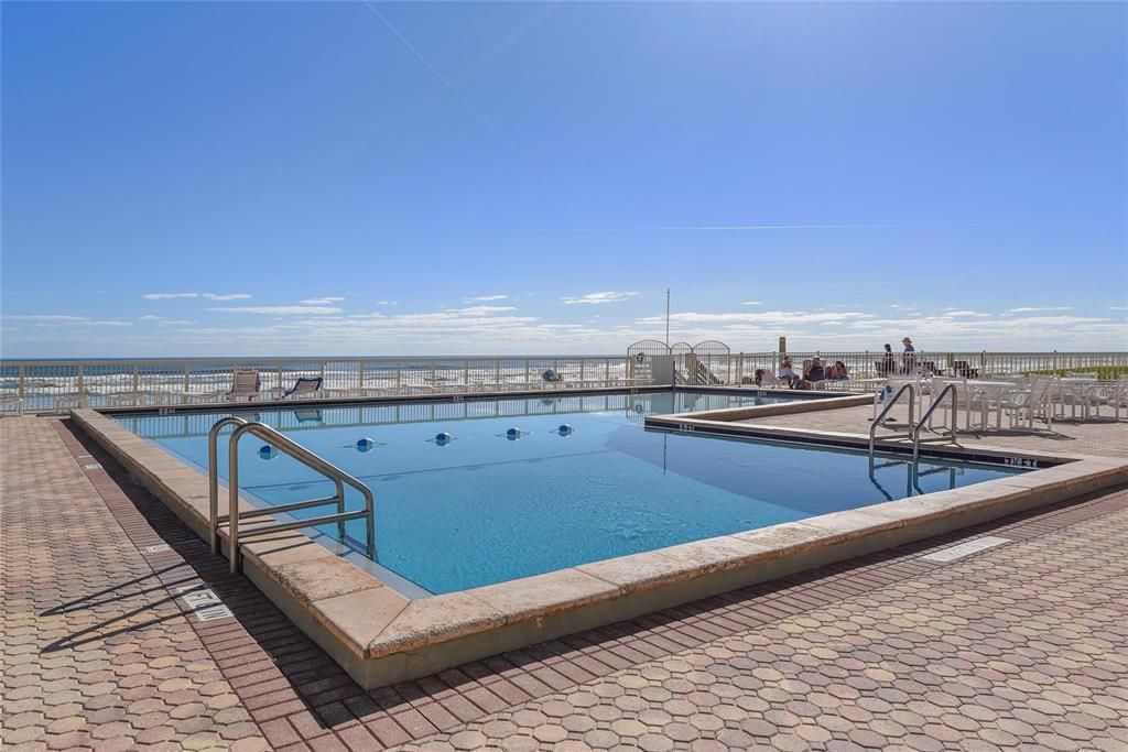 For Sale: $399,000 (2 beds, 2 baths, 1000 Square Feet)
