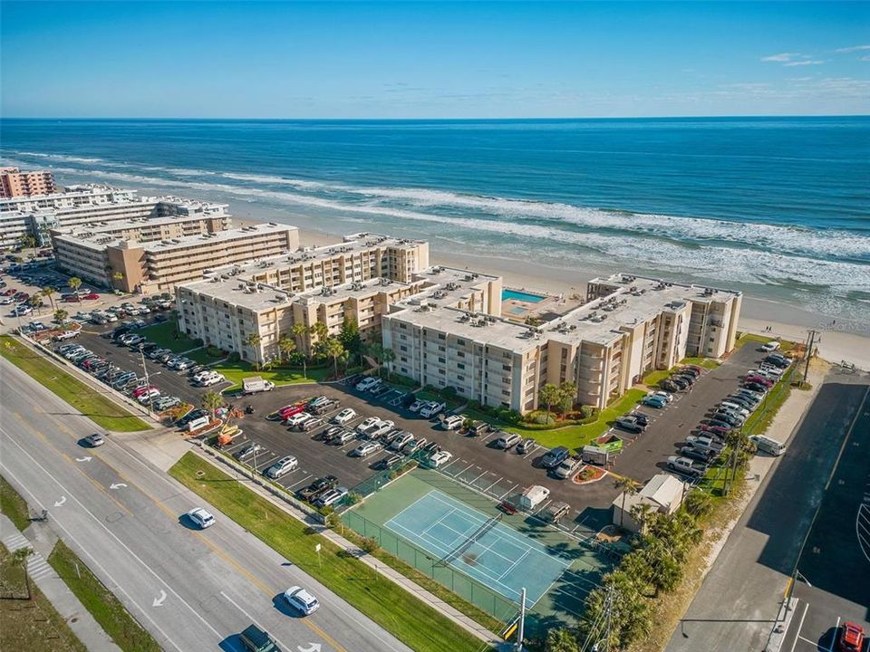 For Sale: $399,000 (2 beds, 2 baths, 1000 Square Feet)