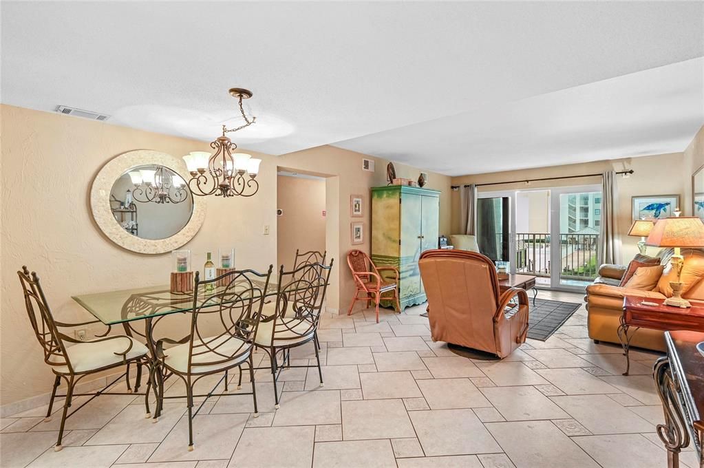 For Sale: $399,000 (2 beds, 2 baths, 1000 Square Feet)