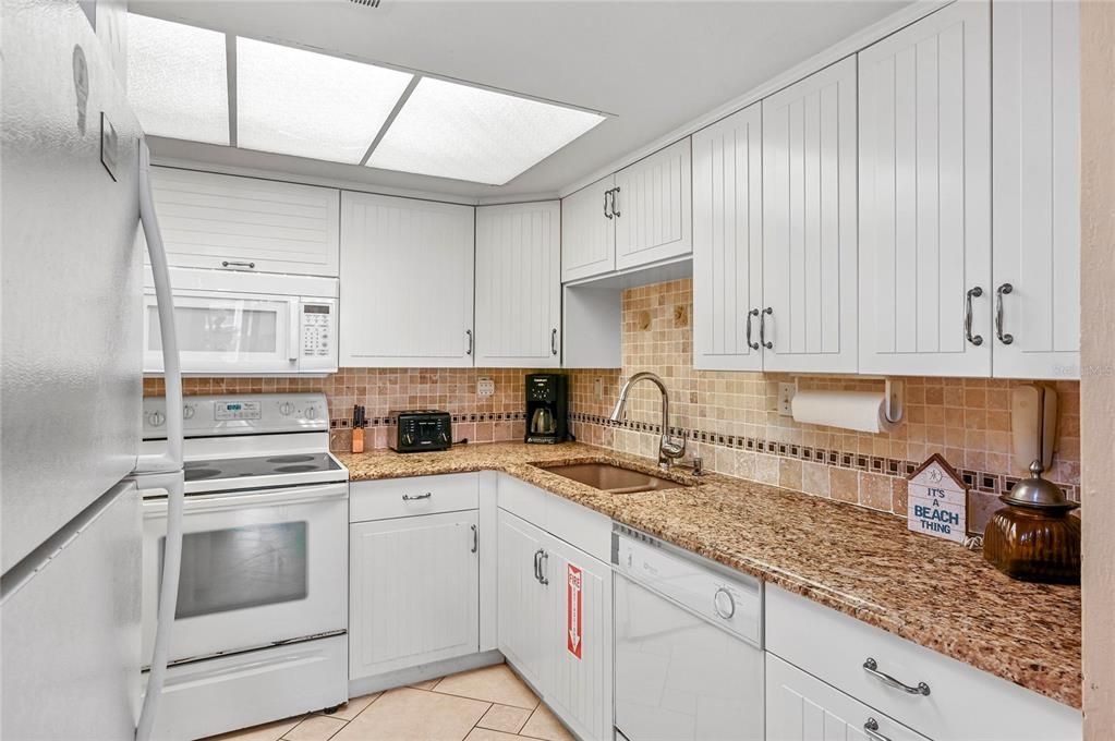 For Sale: $399,000 (2 beds, 2 baths, 1000 Square Feet)