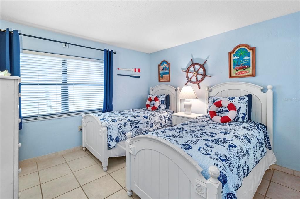 For Sale: $399,000 (2 beds, 2 baths, 1000 Square Feet)