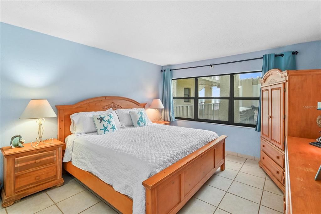 For Sale: $399,000 (2 beds, 2 baths, 1000 Square Feet)