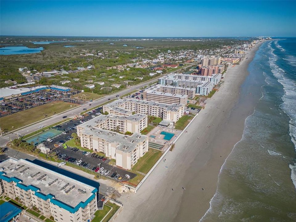 For Sale: $399,000 (2 beds, 2 baths, 1000 Square Feet)