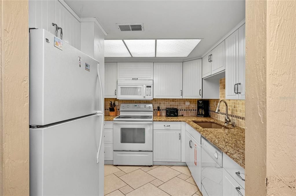 For Sale: $399,000 (2 beds, 2 baths, 1000 Square Feet)