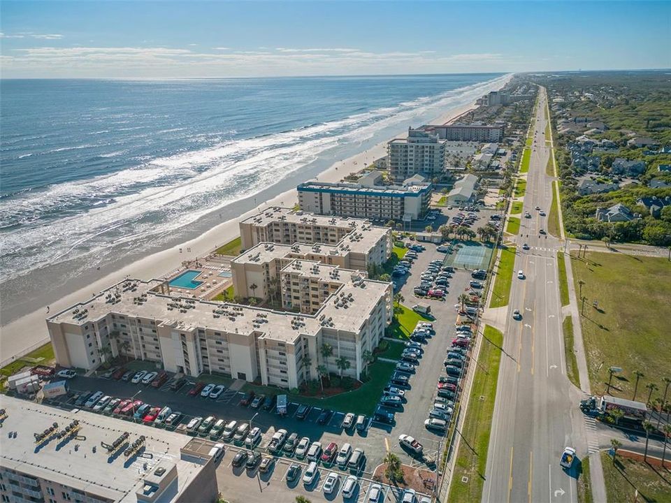 For Sale: $399,000 (2 beds, 2 baths, 1000 Square Feet)