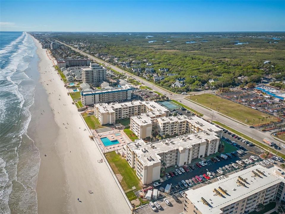 For Sale: $399,000 (2 beds, 2 baths, 1000 Square Feet)