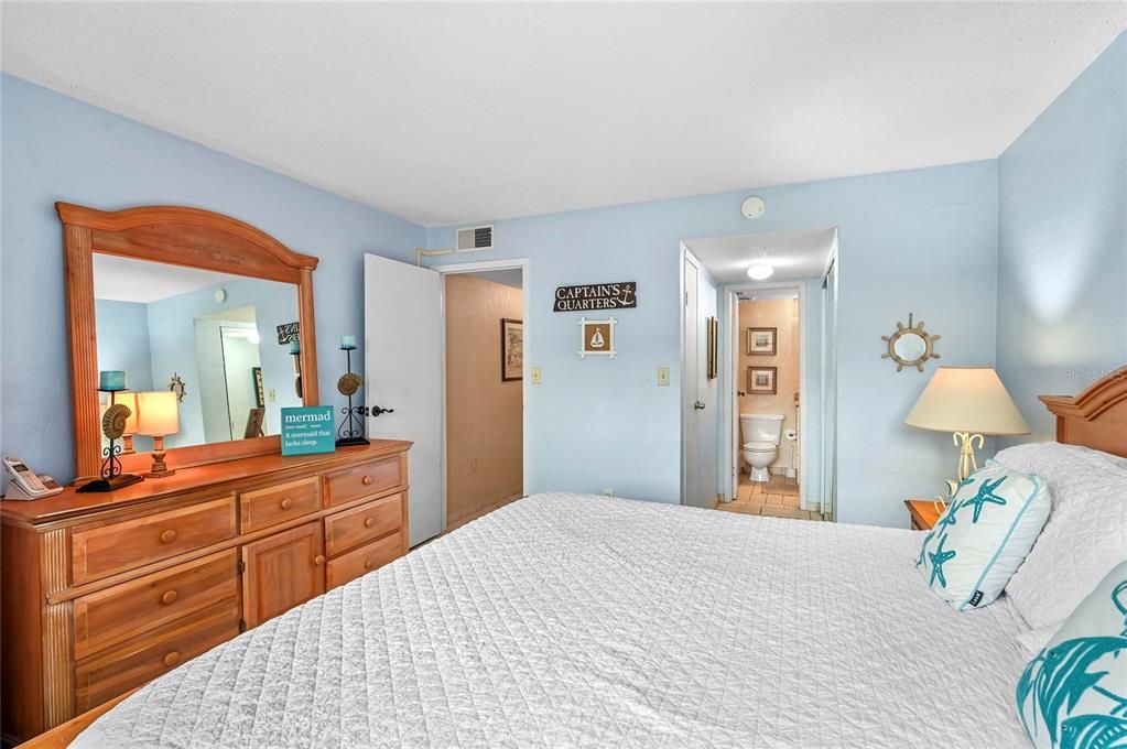 For Sale: $399,000 (2 beds, 2 baths, 1000 Square Feet)