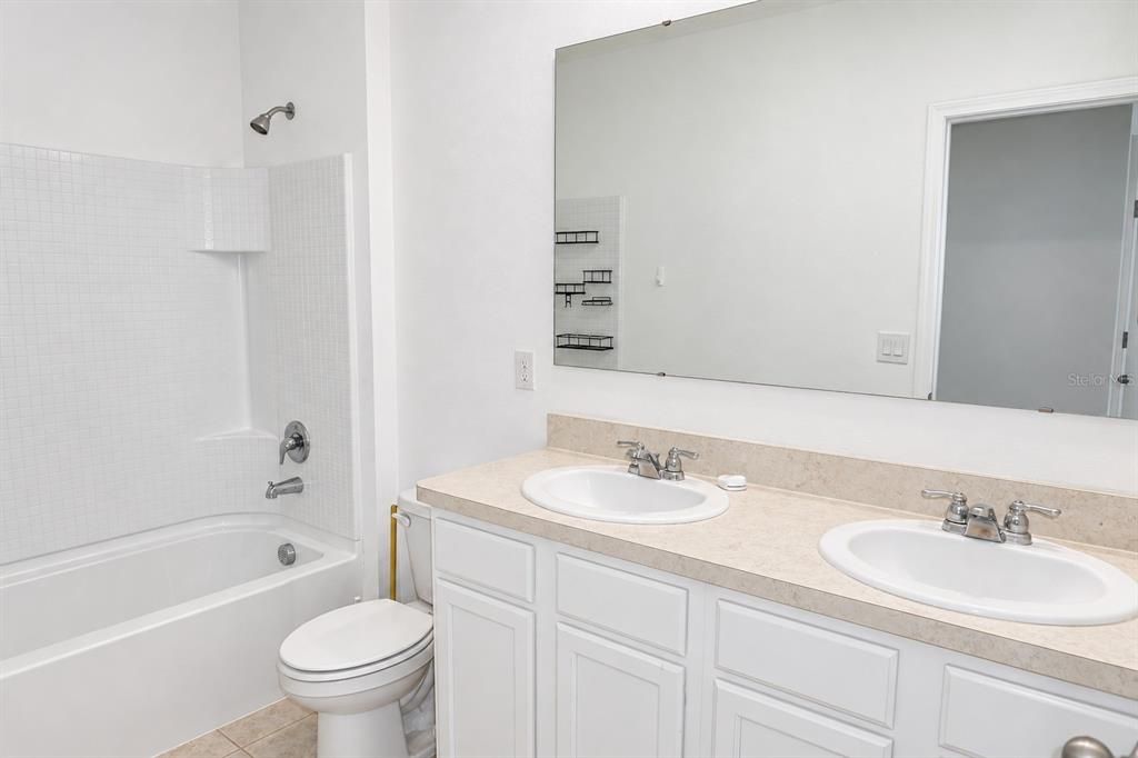 En Venta: $399,900 (4 camas, 2 baños, 2268 Pies cuadrados)