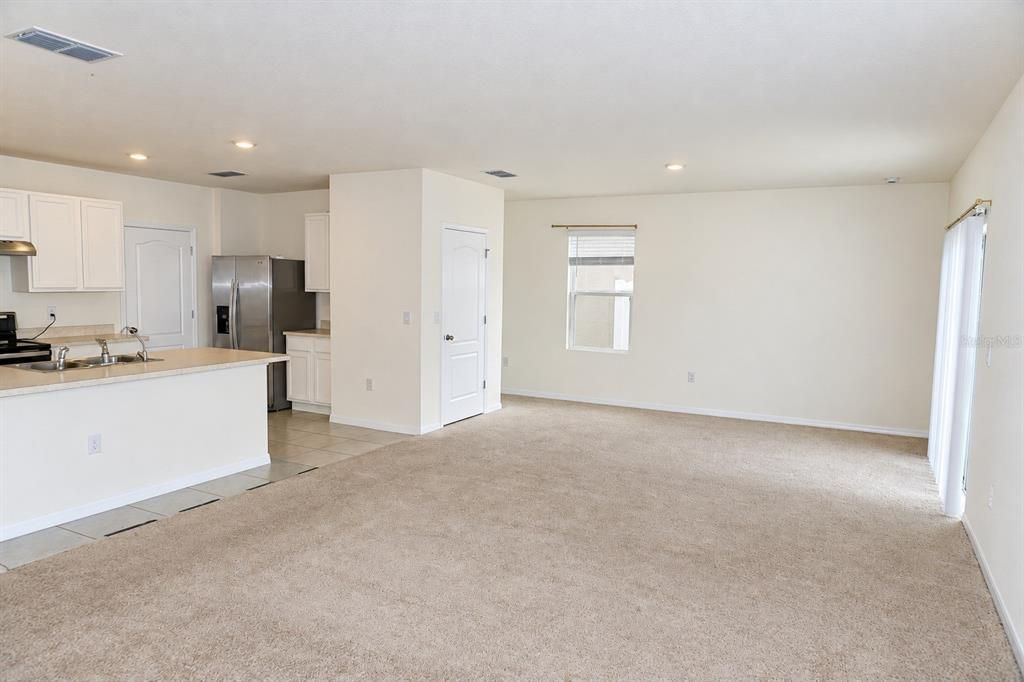En Venta: $399,900 (4 camas, 2 baños, 2268 Pies cuadrados)