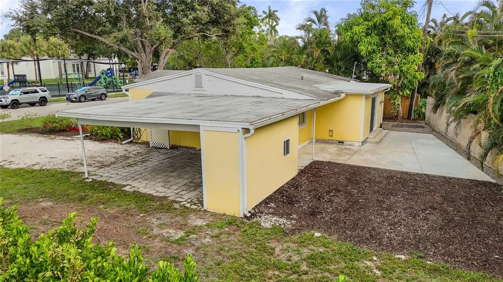 Active With Contract: $299,000 (3 beds, 2 baths, 1344 Square Feet)