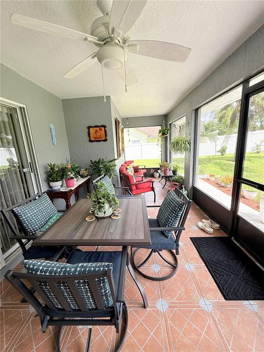 En Venta: $459,900 (4 camas, 3 baños, 2292 Pies cuadrados)