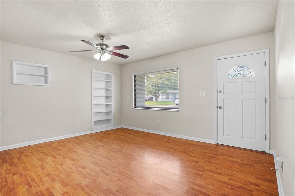 For Sale: $375,000 (3 beds, 2 baths, 1830 Square Feet)