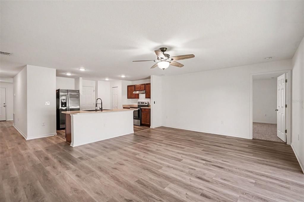 For Sale: $330,000 (4 beds, 2 baths, 1824 Square Feet)