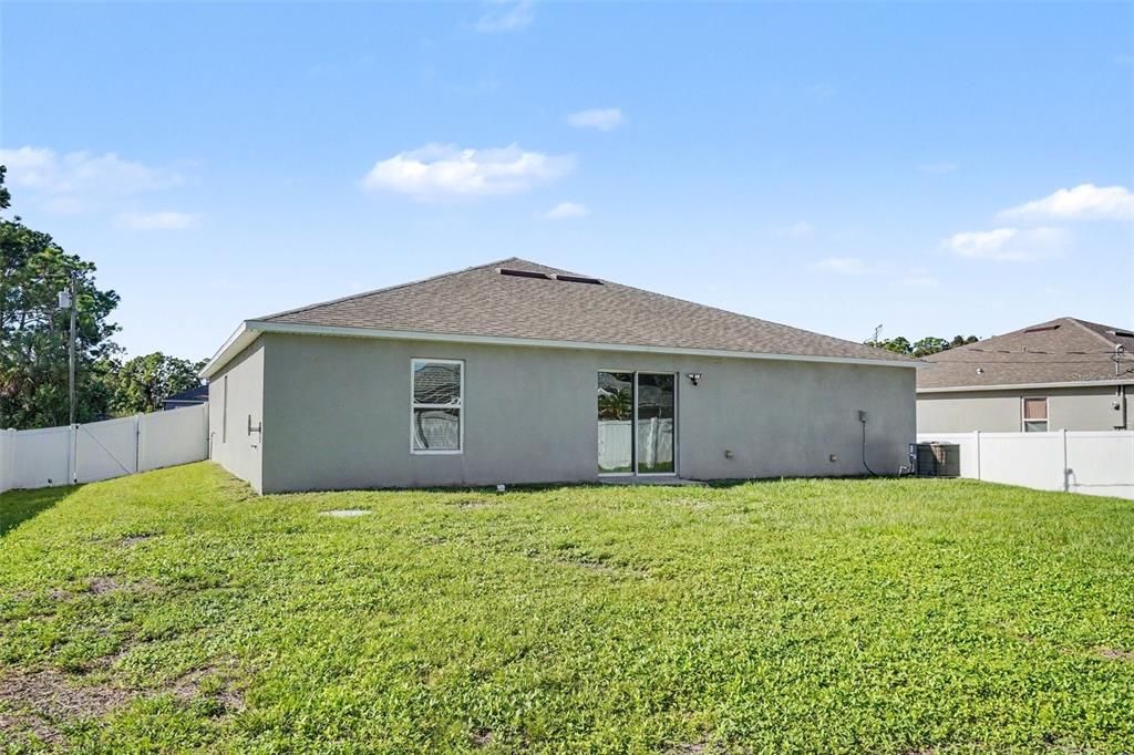 For Sale: $330,000 (4 beds, 2 baths, 1824 Square Feet)