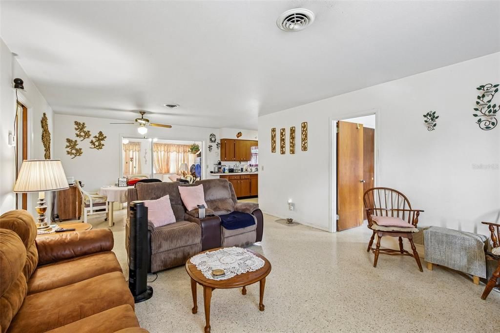En Venta: $249,000 (2 camas, 2 baños, 1344 Pies cuadrados)