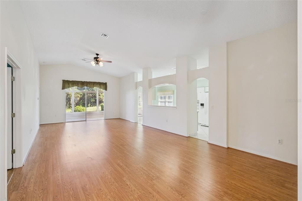 En Venta: $315,000 (3 camas, 2 baños, 1869 Pies cuadrados)