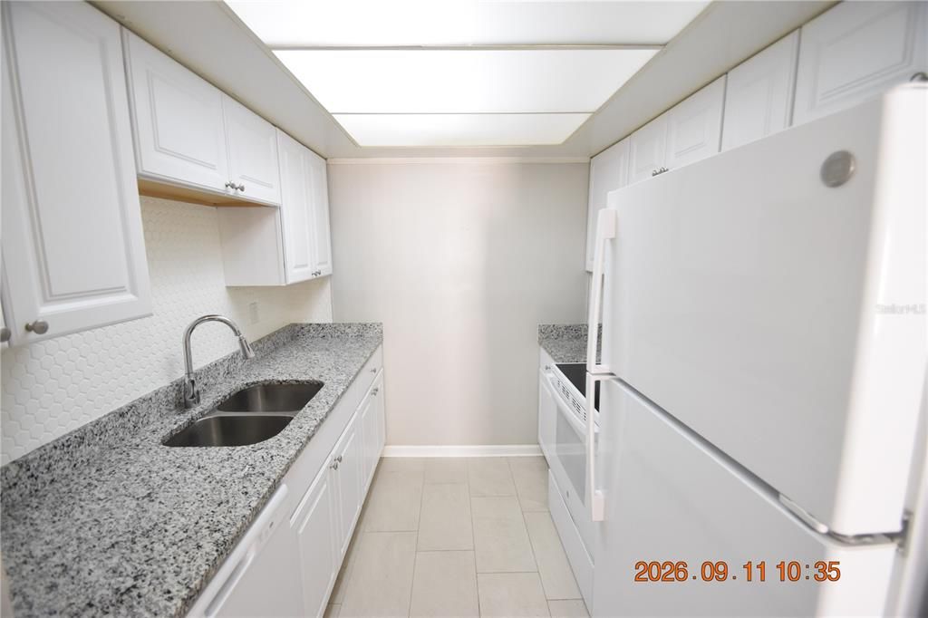 For Rent: $1,295 (1 beds, 1 baths, 798 Square Feet)