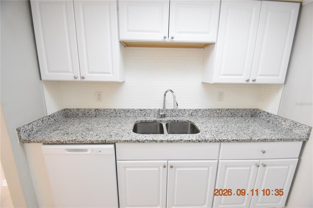 For Rent: $1,295 (1 beds, 1 baths, 798 Square Feet)