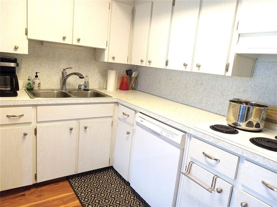 В аренду: $1,750 (2 спален, 2 ванн, 1400 Квадратных фут)
