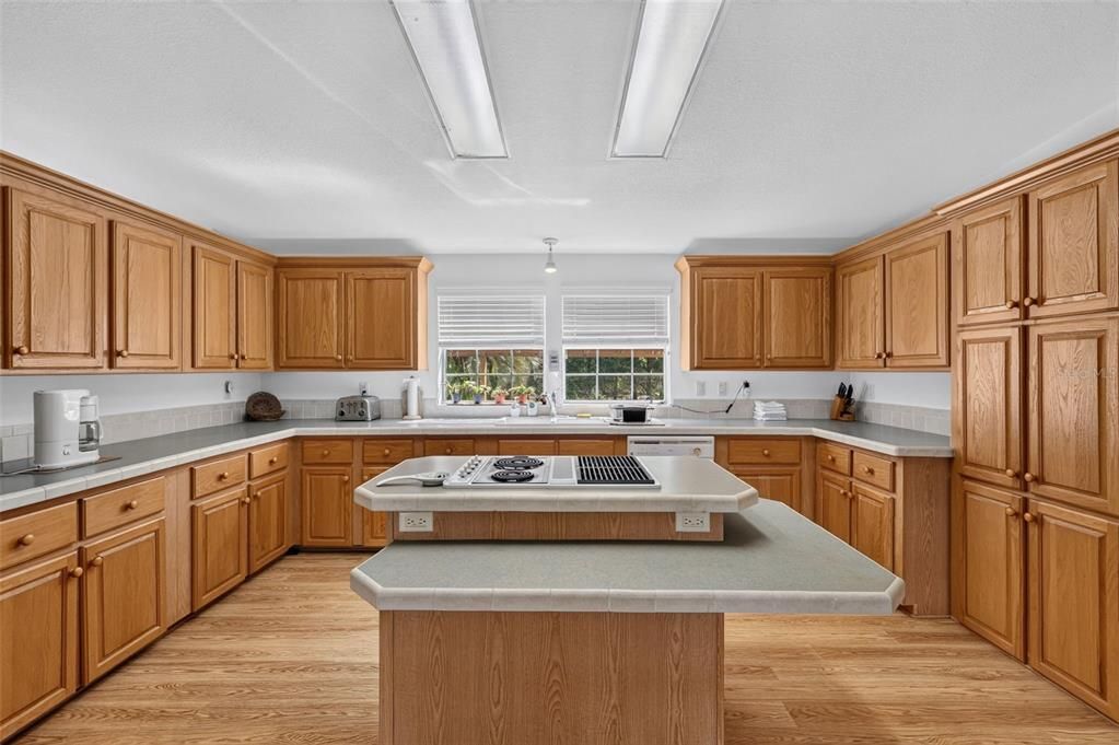 En Venta: $449,000 (3 camas, 2 baños, 2876 Pies cuadrados)
