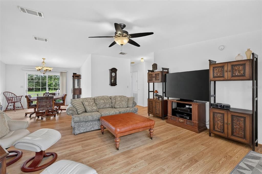 En Venta: $449,000 (3 camas, 2 baños, 2876 Pies cuadrados)