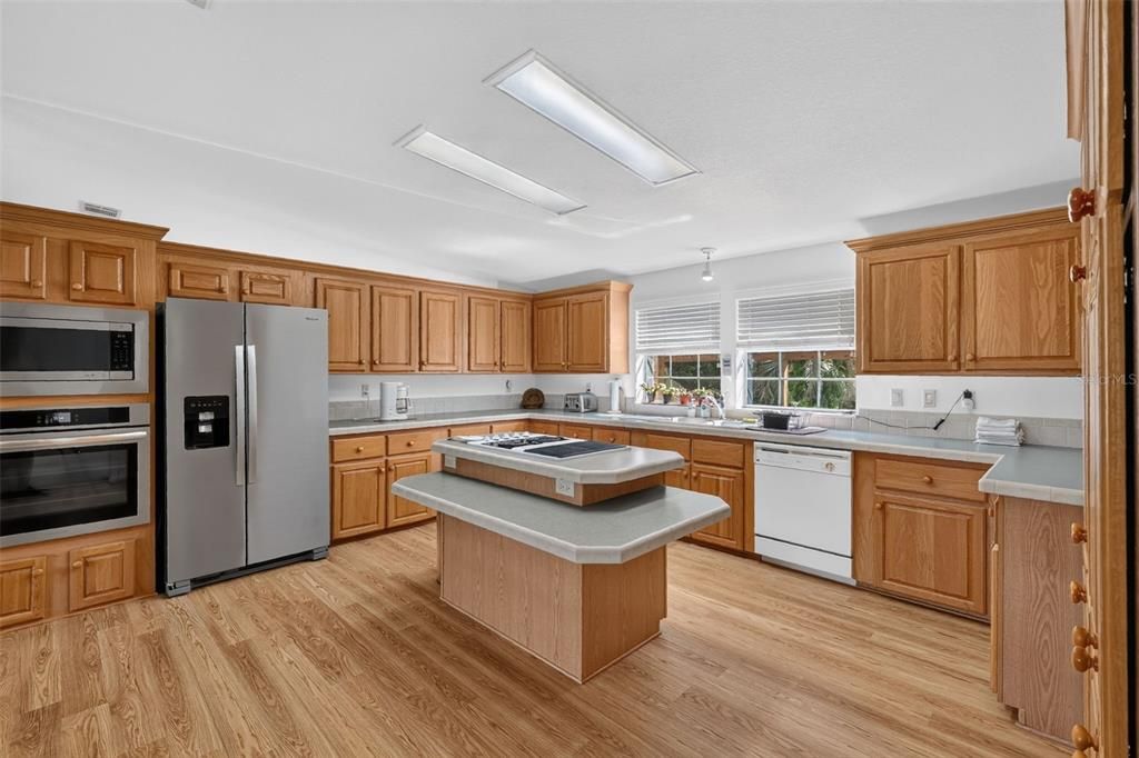 En Venta: $449,000 (3 camas, 2 baños, 2876 Pies cuadrados)