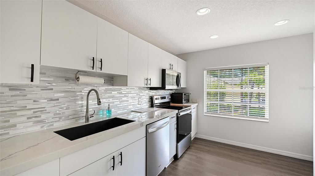 For Sale: $249,900 (3 beds, 2 baths, 1208 Square Feet)