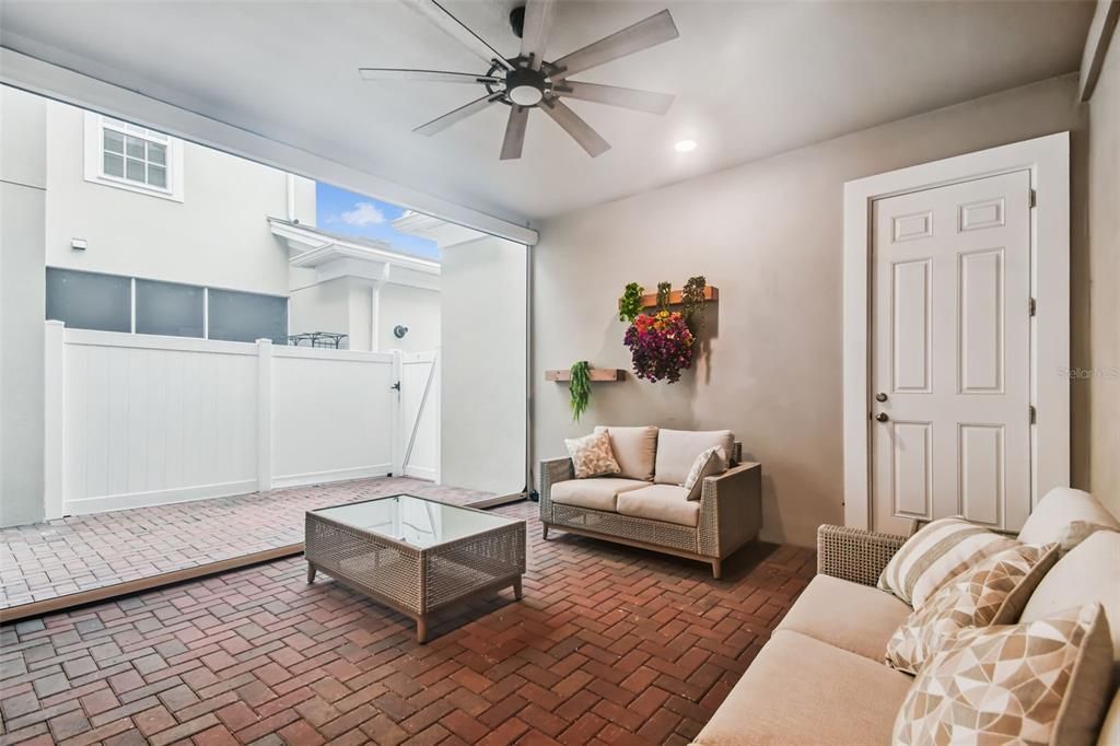 出租: $3,995 (3 贝兹, 2 浴室, 1638 平方英尺)
