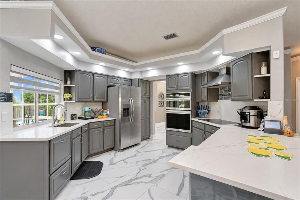 En Venta: $775,000 (3 camas, 2 baños, 2692 Pies cuadrados)